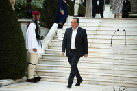 Οι ζυμώσεις πίσω από το «όχι» Φάμελλου για τις χρεώσεις τραπεζών στα ΑΤΜ