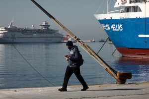 Κορονοϊός: Πρόταση για άμεση επιστροφή της μάσκας σε πλοία και αεροπλάνα (βίντεο)