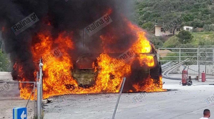 Φλεγόμενο ΙΧ σε βενζινάδικο στη Ραφήνα: Στο «κόκκινο» η κίνηση στη Μαραθώνος (video)