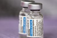 Κορονοϊός: Κατεπείγουσα έγκριση για αναμνηστική δόση του εμβολίου ζητά και η Johnson &amp; Johnson