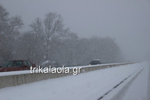 Σφοδρή χιονόπτωση στα Τρίκαλα - Τους 30 πόντους έφτασε το χιόνι (pics)