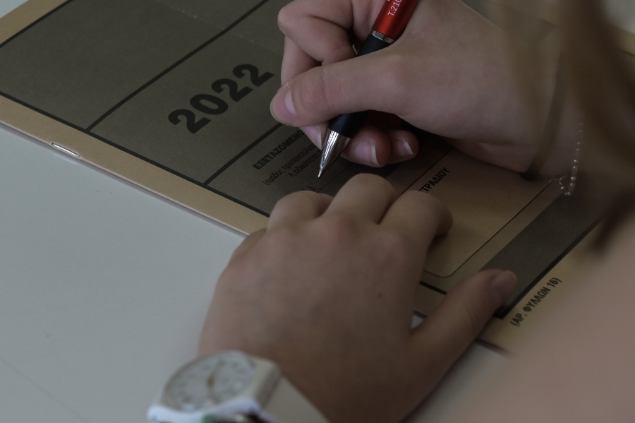 Πανελλήνιες: Dnews και Μεθοδικό σχολιάζουν τα θέματα της Έκθεσης 2022, οι πρώτες εκτιμήσεις