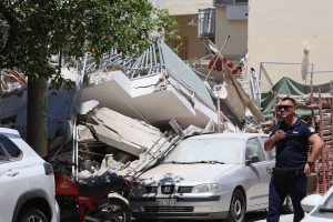 Αλκμήνης 22 Πετράλωνα: Εικόνες από την κατάρρευση πολυκατοικίας