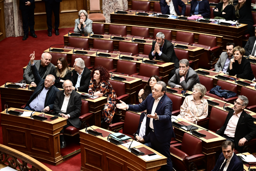 Βουλή: Πυρ ομαδών στην κυβέρνηση για τον Τριαντόπουλου - «Στήσατε κανονική ομερτά»