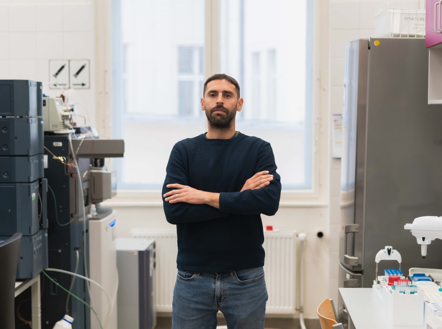 «Αόρατους» κινδύνους πριν φτάσουν στο πιάτο μας ανιχνεύει Έλληνας χημικός στην Πράγα