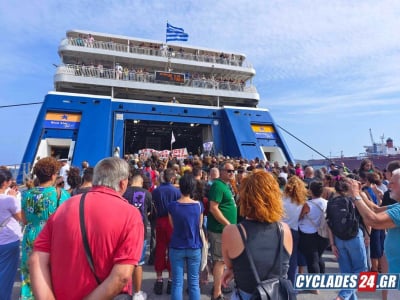 «Εισβολή» πολιτών στο Blue Star Paros, μεγάλη διαμαρτυρία για τη δολοφονία του Αντώνη