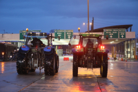Το φιάσκο με ΟΠΕΚΕΠΕ και ΕΛΓΑ φέρνει κλιμάκωση: Οι αγρότες κλείνουν επ' αόριστον τον Προμαχώνα για φορτηγά