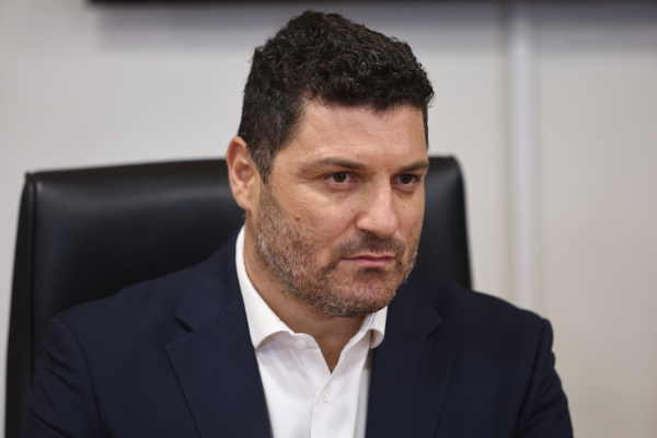 Νέα έκρηξη στη Motor Oil: Πυρά Τεμπονέρα κατά Κεραμέως για την ασφάλεια των εργαζομένων
