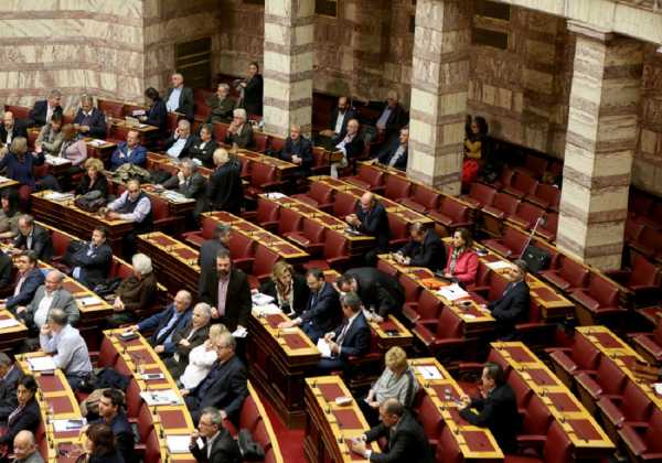 Ρύθμιση για την καταβολή σύνταξης σε οφειλέτες ασφαλιστικών εισφορών ζητούν βουλευτές του ΣΥΡΙΖΑ
