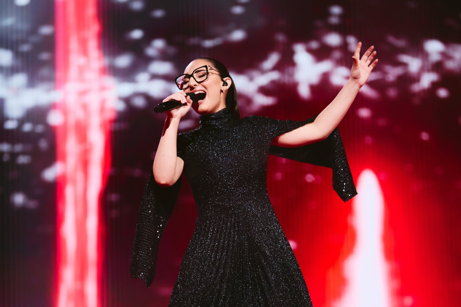 H Κλαυδία έδωσε τα γυαλιά της και δήλωσε: «Ήταν η καλύτερη μέρα της ζωής μου»