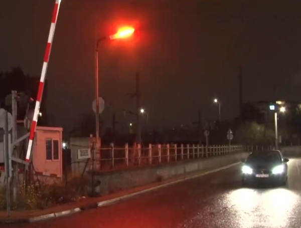 «Είχε πέσει φορτηγό πάνω στις μπάρες»: Η απάντηση του ΟΣΕ για την αφύλακτη διάβαση στο Μεταξουργείο