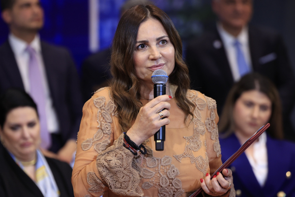 Η Βίκυ Φλέσσα «ξαναχτυπά» και επιμένει για τα Τέμπη