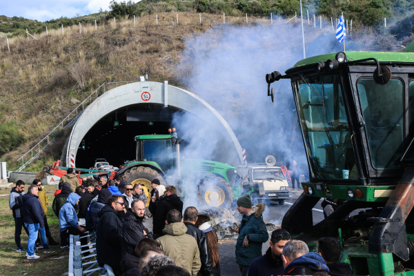 Καταρχήν «ναι» από τους αγρότες στο ραντεβού στο Μαξίμου - Σάββατο ή Κυριακή η Πανελλαδική σύσκεψη των μπλόκων για να οριστεί η Επιτροπή