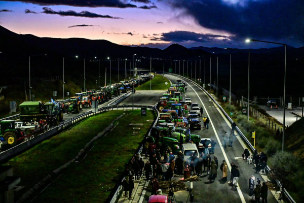 Καταρχήν «ναι» από τους αγρότες στο ραντεβού στο Μαξίμου - Σάββατο ή Κυριακή η Πανελλαδική σύσκεψη των μπλόκων για να οριστεί η Επιτροπή