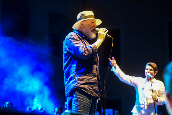 Θετικός στον κορονοϊό ο Διονύσης Σαββόπουλος – Δεν θα είναι στην συναυλία με τον Πορτοκάλογλου