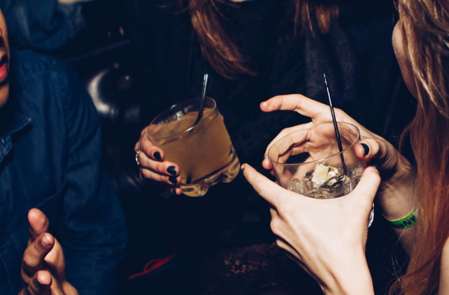 Συνεχίζεται η μάστιγα της κατανάλωσης αλκοόλ από ανήλικους - 4 παιδιά στο νοσοκομείο, 4 συλλήψεις