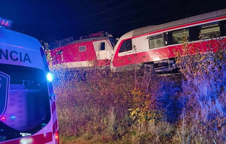 Συναγερμός στη Σλοβακία: Δύο τρένα συγκρούστηκαν κοντά στην Μπρατισλάβα