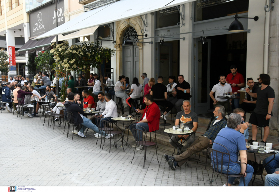 Ζωή... «κόλαση» για τους ανεμβολίαστους: Νέα μέτρα και «μπλόκο» σε καφέ, μπαρ και κλειστούς χώρους