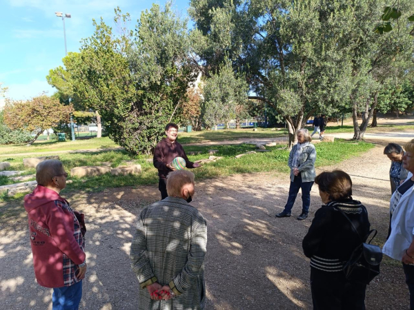 Τα μέλη των Λεσχών Φιλίας του Δήμου Αθηναίων περιηγούνται στην Ακαδημία Πλάτωνος