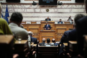 Ο Μητσοτάκης «κάνει πίσω» για το ασυμβίβαστο υπουργού - βουλευτή