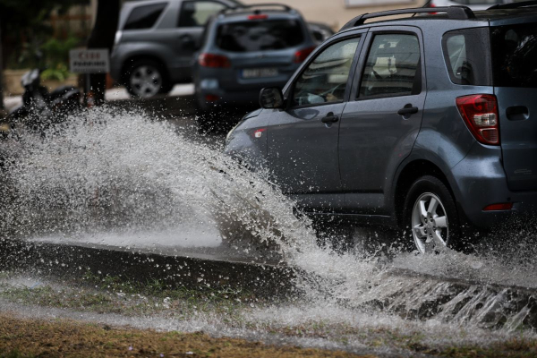 Ασπρόπυργος: Ήχησε 112 - Υπερχείλισε το ρέμα του Αγίου Ιωάννη