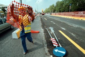 Ο Καμίνης...στρώνει δρόμους - Εργοτάξιο η Αθήνα για ασφαλτοστρώσεις σε 120 οδούς