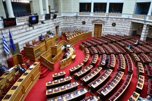 Νέο επεισόδιο στην κόντρα «γαλάζιων» βουλευτών - εξωκοινοβουλευτικών υπουργών: «Τα ισοπεδώνετε όλα» - «Δεν θα πέσουμε στον λαϊκισμό»