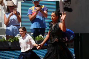 Η Ναόμι Οσάκα εντυπωσίασε ξανά - Roland Garros όπως… Met Gala (Εικόνες και βίντεο)