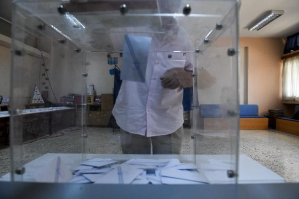 Ψήφισαν παραλία αντί εκλογές - Σε ποιες περιοχές «χτύπησε ταβάνι» η αποχή