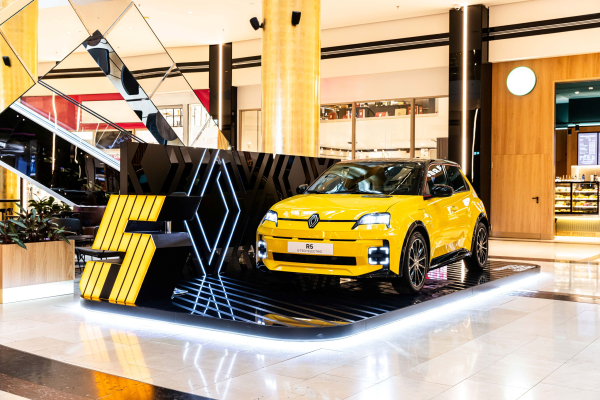 Το Renault 5 E-Tech Electric στο Golden Hall