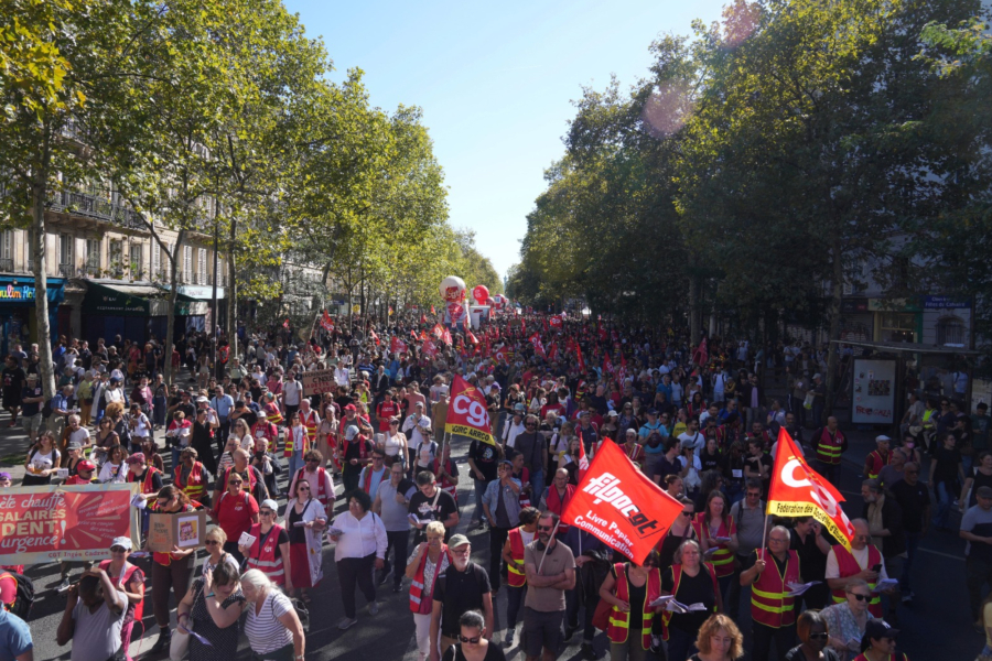 H Γαλλία «φλέγεται»: Συγκρούσεις, συλλήψεις και χιλιάδες κόσμου στις απεργιακές διαδηλώσεις - Δείτε live