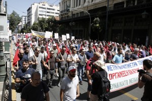 Απεργία ΓΣΕΕ-ΑΔΕΔΥ: Σε εξέλιξη συλλαλητήρια στο κέντρο της Αθήνας(φωτό)