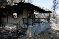 Πυρόπληκτοι: Έως 1.000 ευρώ ανά τ.μ. για ανακατασκευή και έως 500 ευρώ τον μήνα για ενοίκιο - Ποιοι θα είναι οι δικαιούχοι