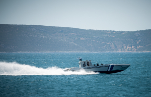 Αγωνιώδης επιχείρηση διάσωσης τουριστικού σκάφους που εξέπεμψε SOS στον Ευβοϊκό