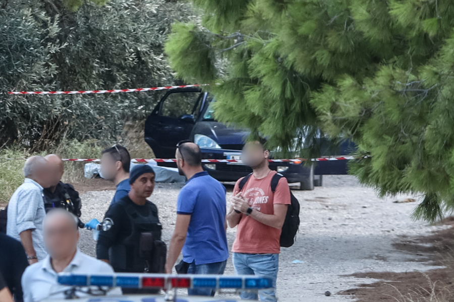 Μακελειό στην Αρτέμιδα με έξι νεκρούς: Οι πρώτες εικόνες από το σημείο, τι λέει μάρτυρας στο Dnews