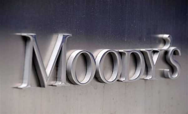 Moody's: Μεγάλη πιθανότητα επιβολής κεφαλαιακών ελέγχων στην Ελλάδα