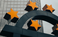 Bloomberg: Η ΕΕ «παγώνει» τη διαδικασία επικύρωσης της εμπορικής συμφωνίας με τις ΗΠΑ