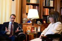 Μητσοτάκης σε Σακελλαροπούλου: Να εκλέγεται ο ΠτΔ μια φορά, με εξαετή θητεία