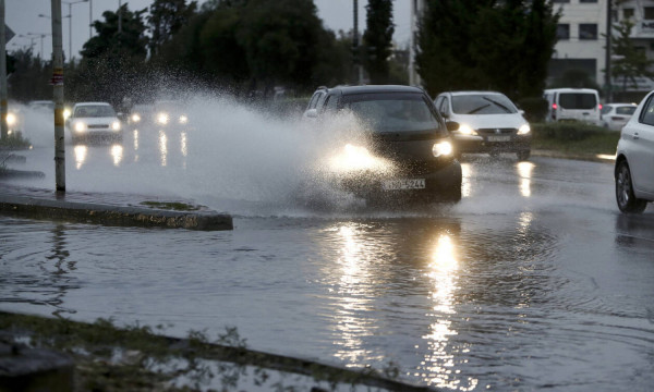 Ο «Ετεοκλής» έφερε βροχές και καταιγίδες στην Αττική - Βελτίωση του καιρού την Κυριακή