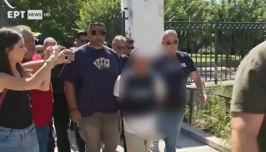 Βόλος: «Θόλωσα, δεν ήθελα να το κάνω» είπε ο γυναικοκτόνος στην 18χρονη κόρη του