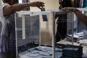 Κρίση κυβερνησιμότητας: Η κυβέρνηση φθίνει, η αντιπολίτευση δεν μπορεί