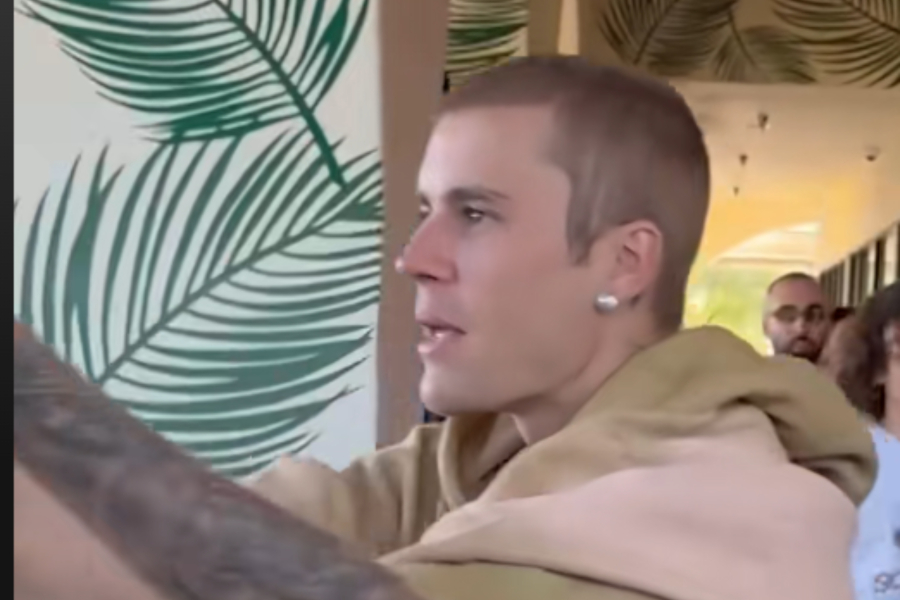 Οργισμένος ο Τζάστιν Μπίμπερ με τους παπαράτσι: «Μόνο τα λεφτά σας νοιάζουν» (Βίντεο)