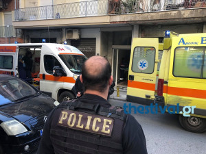 Σοκ στη Θεσσαλονίκη: Ηλικιωμένος μαχαίρωσε την σύζυγο του και αυτοτραυματίστηκε