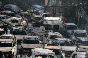 Χωρίς δικαιολογητικά η διαγραφή των καμμένων αυτοκινήτων στην φωτιά της Αττικής