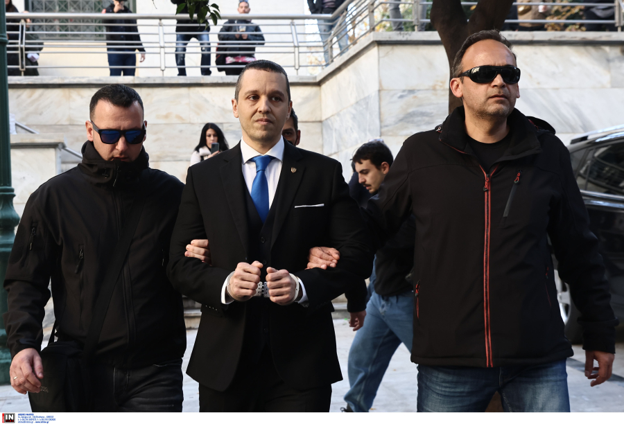 Ορκίστηκε δημοτικός σύμβουλος ο Κασιδιάρης, παρά την καταδίκη για εγκληματική οργάνωση
