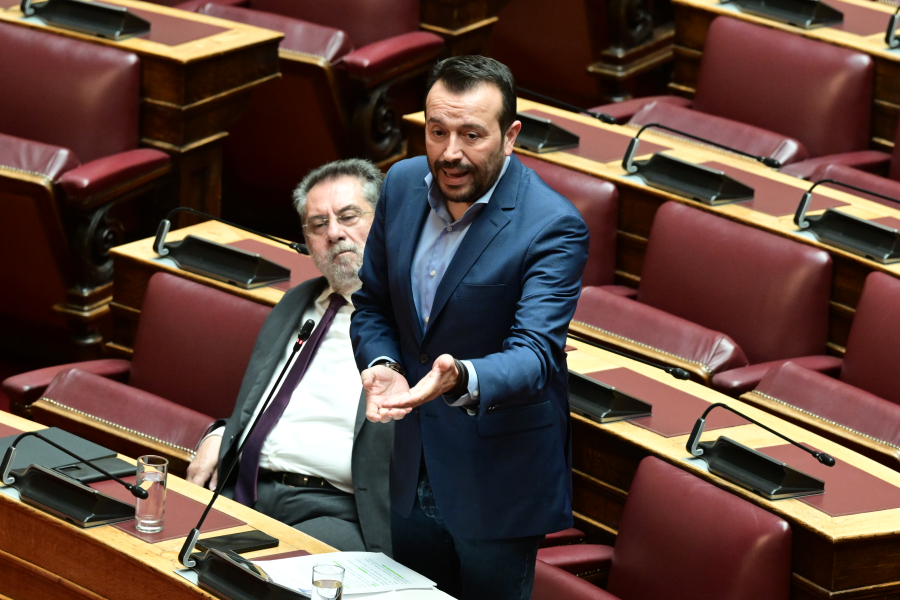 Βουλή: Έξαλλος ο Ν. Παππάς με τον Κ. Χατζηδάκη - Αποχώρησε από την Ολομέλεια