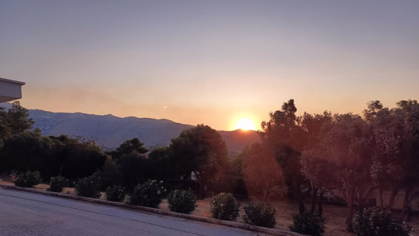 Γιατί μυρίζει καμένο στην Αττική σήμερα - Δεν υπάρχει φωτιά τώρα