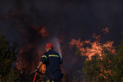 Ο εφιάλτης καραδοκεί: 41 φωτιές το Σάββατο - Συναγερμός για πέντε περιφέρειες την Κυριακή