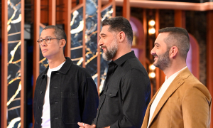MasterChef 2025: Οι δύο ομάδες απόψε διασταυρώνουν τα μαγειρικά τους «ξίφη» στην πρώτη ομαδική δοκιμασία