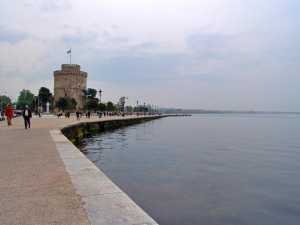 Ανάσυρση της σορού μιας γυναίκας από τη θάλασσα στην παλιά παραλία Θεσσαλονίκης